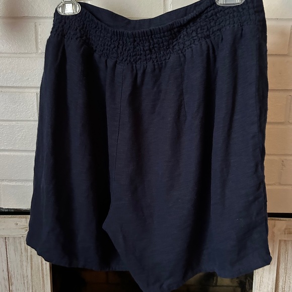 Shorts linen navy smooth waist elastic back. 14/16 W pre-loved 5 inch inseam - Picture 2 of 5